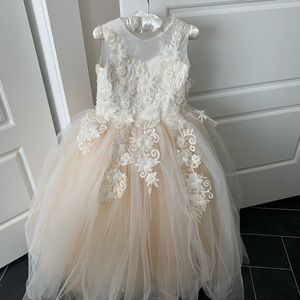 Extravagant Girls Dress (Flower Girl)